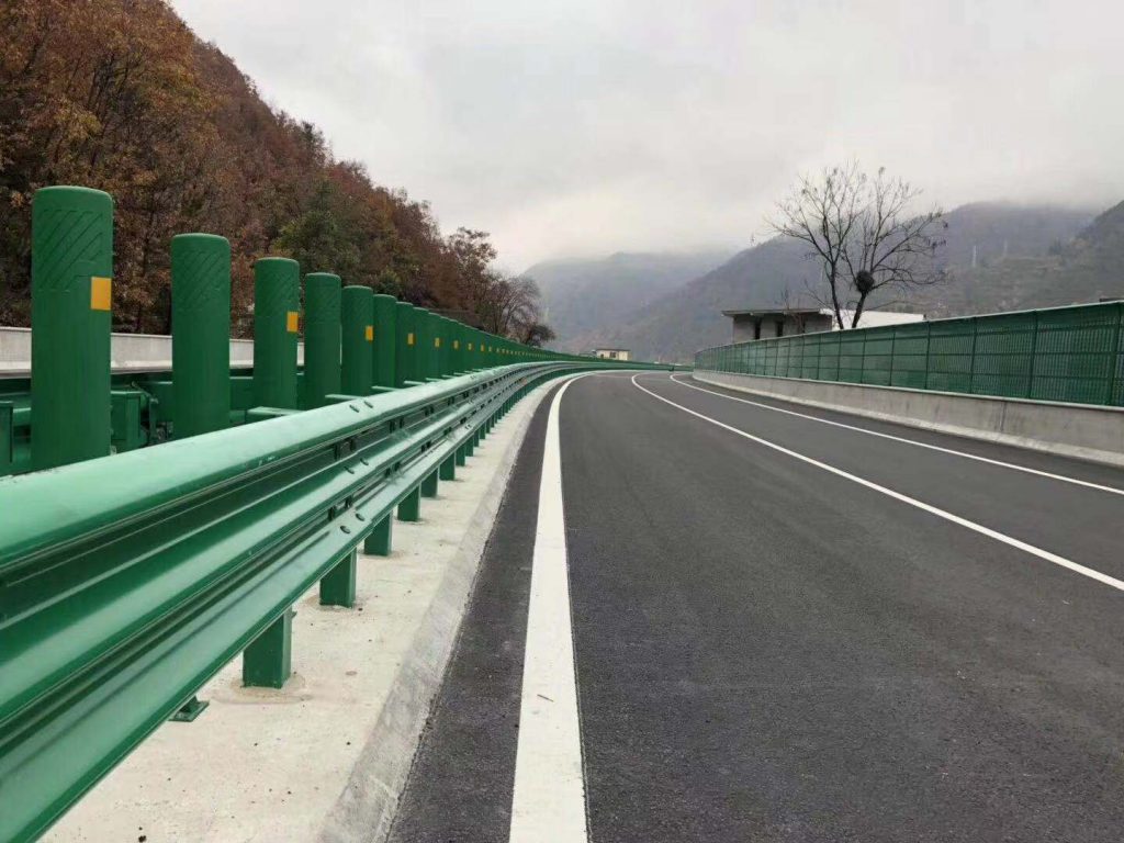 大型喷涂设备厂家科普关于高速护栏涂层检测要点！